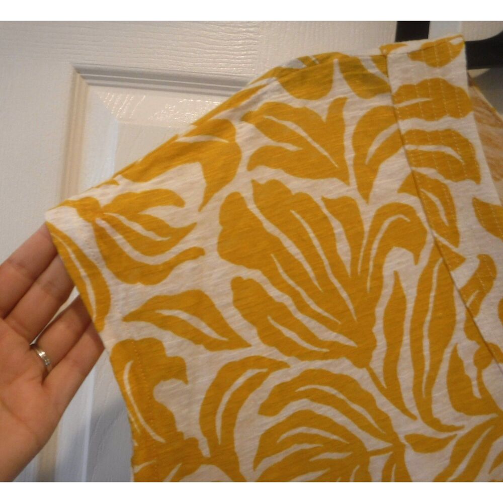Nicole Miller Women's Yellow Print Top NWT Size Med - Picture 2 of 6